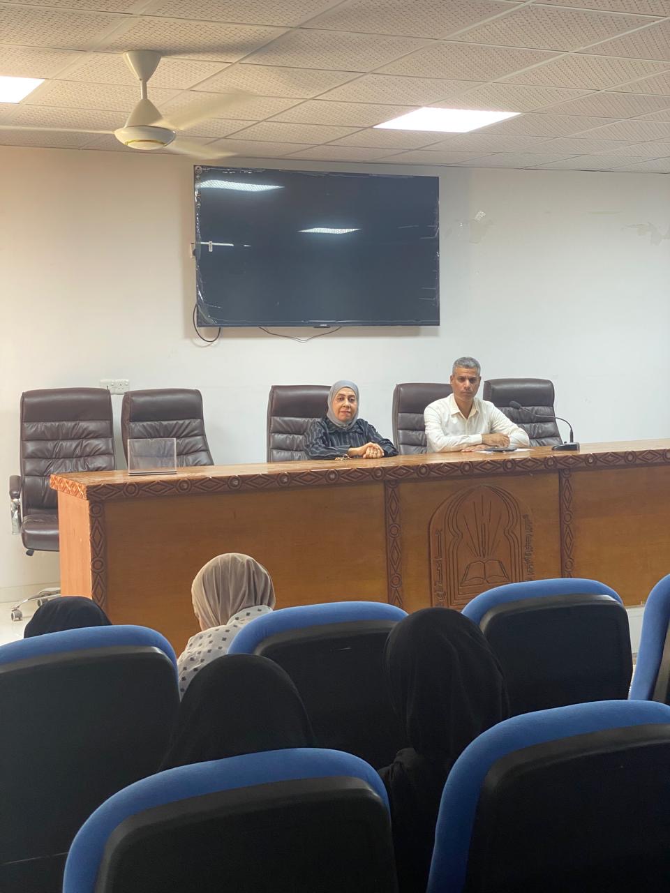 ورشة تدربية في كلية التربية للعلوم الصرفة بعنوان تعلم طرق ومبادئ الدفاع المدني بأحدث الاساليب والتقنيات