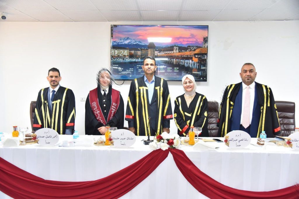 مناقشة رسالة ماجستير في كلية التربية للعلوم الصرفة